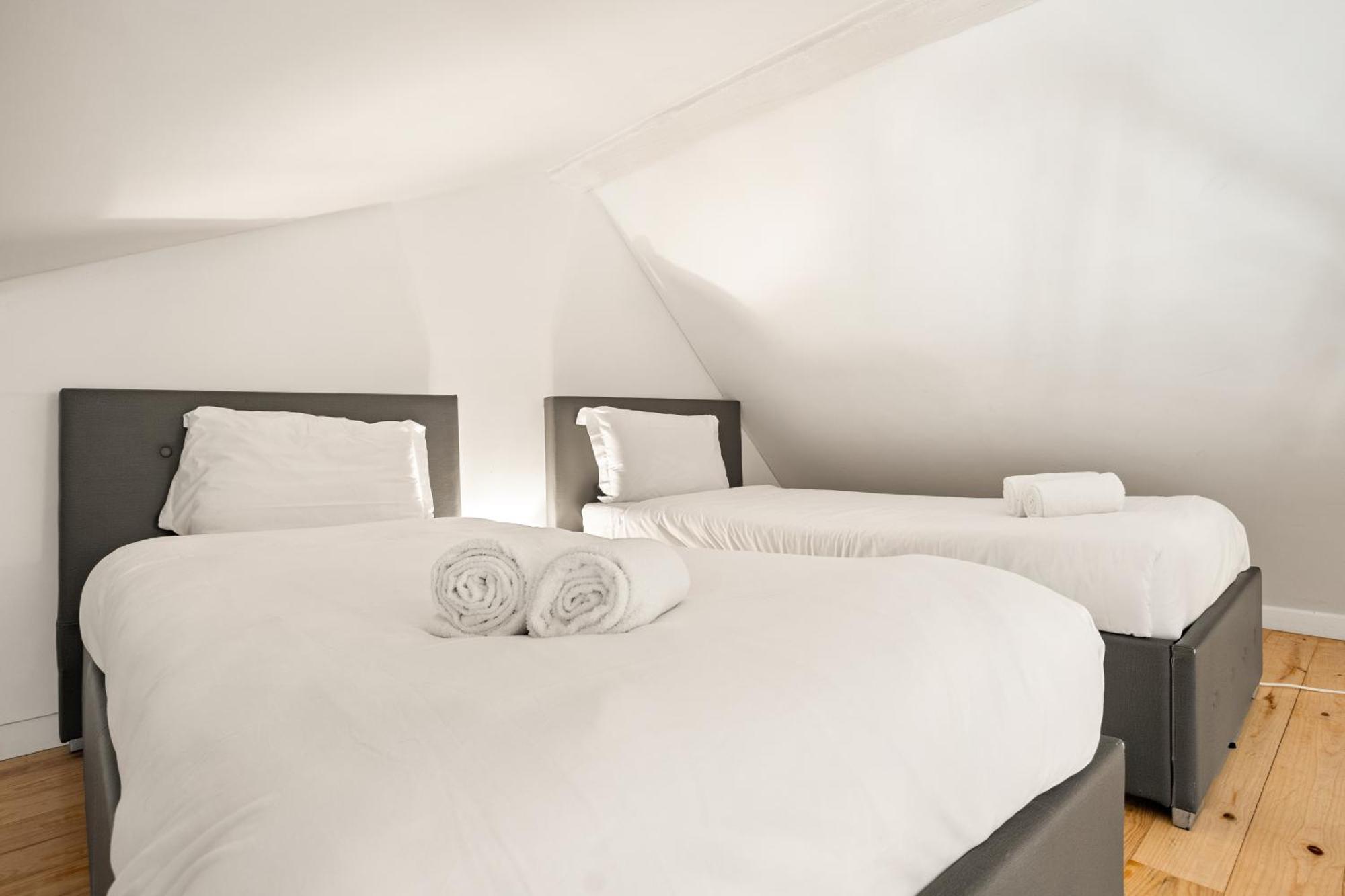 Spacious & Luxurious Penthouse In The Heart Of
